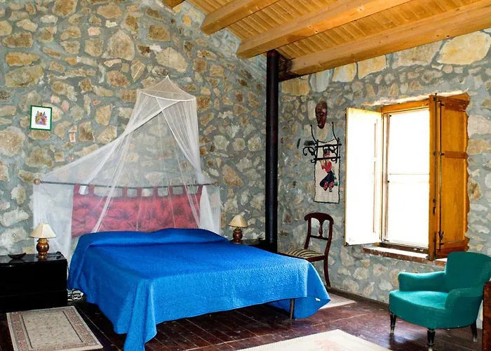 فيلة Casa Batia تْشيفالو