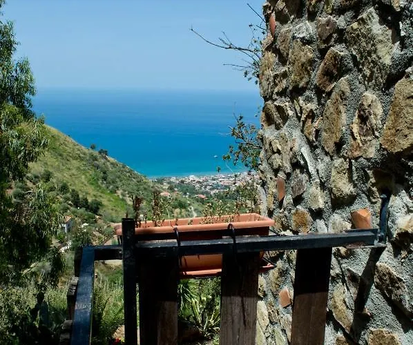 فيلة Casa Batia تْشيفالو